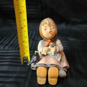 HUMMEL Figurine